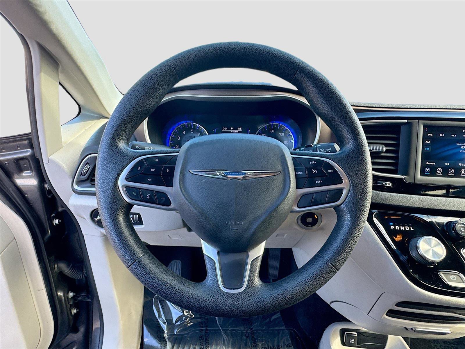 Used 2020 Chrysler Voyager L image 10