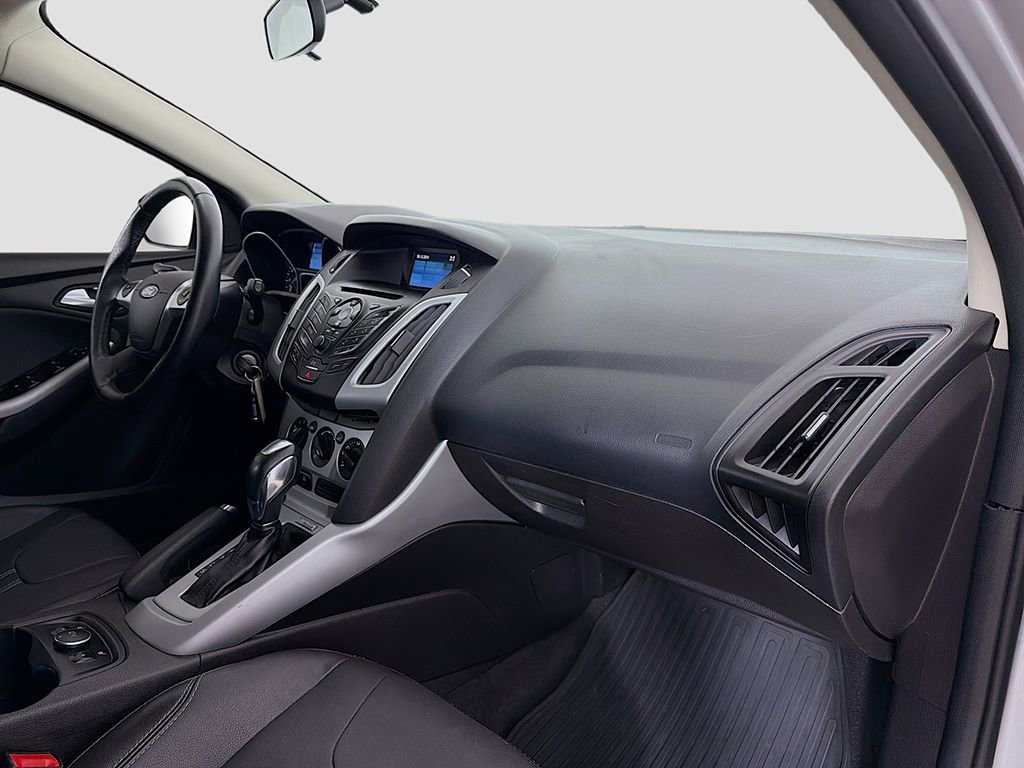 Used 2014 Ford Focus SE w/ Equipment Group 201A image 16