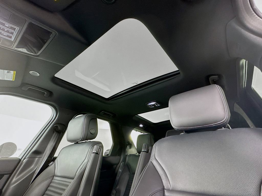 New 2025 Land Rover Discovery S image 21