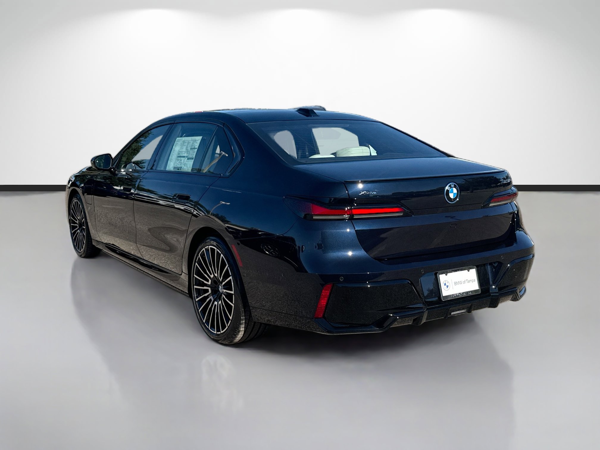 New 2026 BMW 750e xDrive image 5