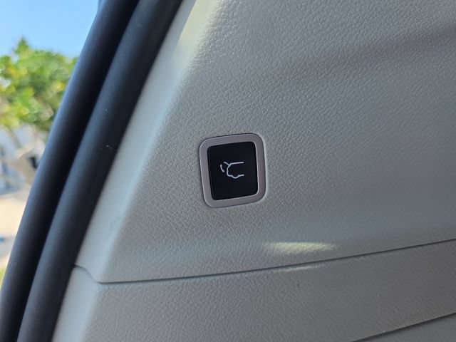 Used 2023 Chrysler Voyager LX FWD image 29