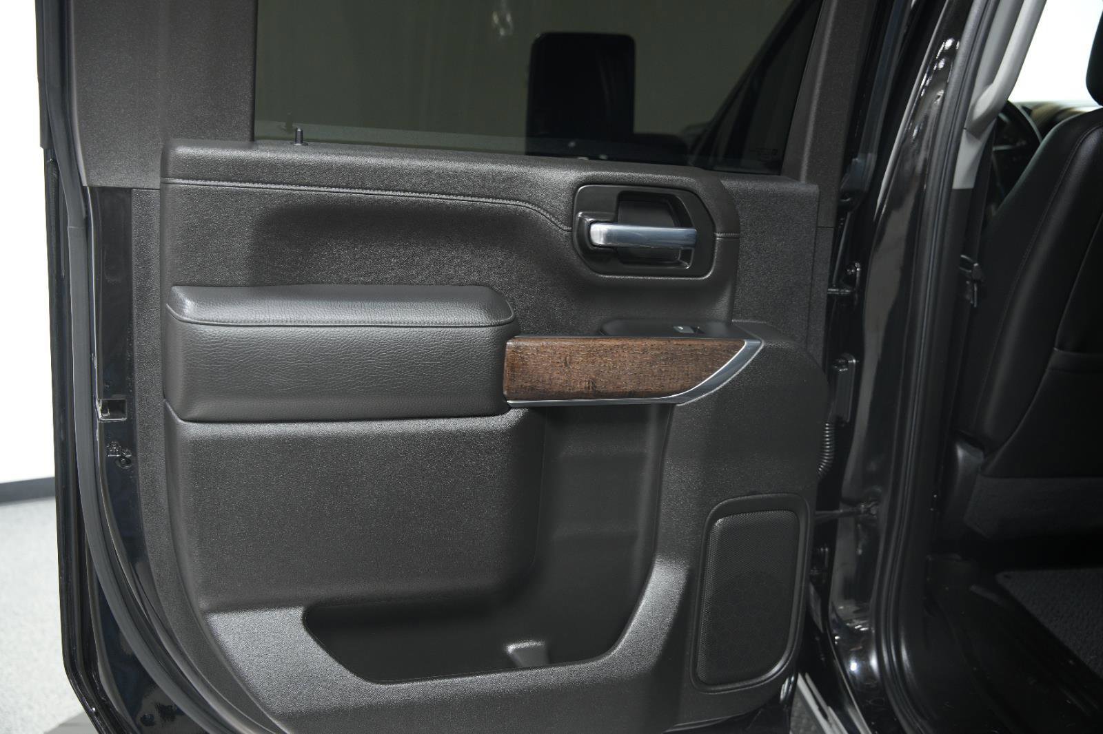 Used 2023 GMC Sierra 2500 Denali w/ Denali Black Diamond Edition image 21