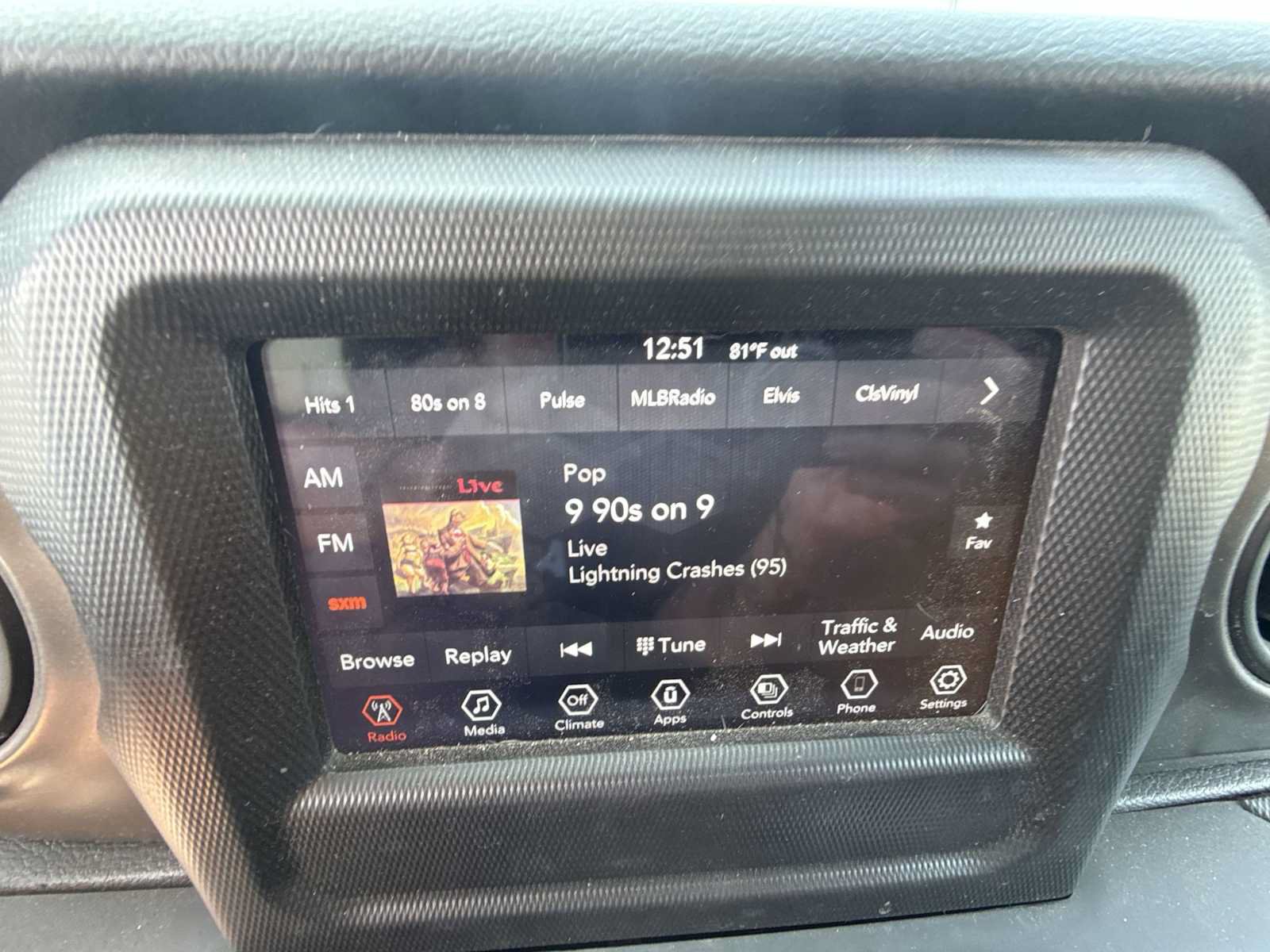 Used 2022 Jeep Wrangler Sport AWD/4WD image 13