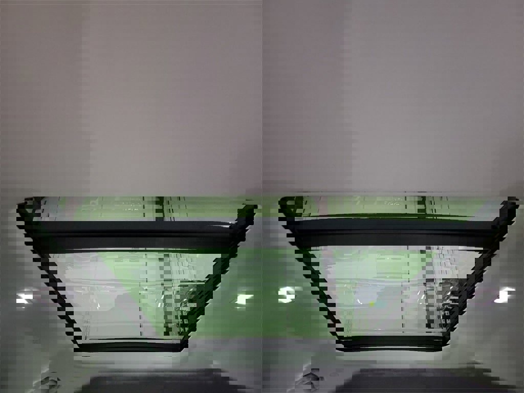 New 2024 Land Rover Defender 110 SE image 28