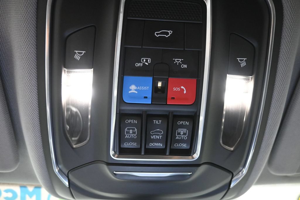 Used 2022 Jeep Grand Cherokee L Limited AWD/4WD image 22