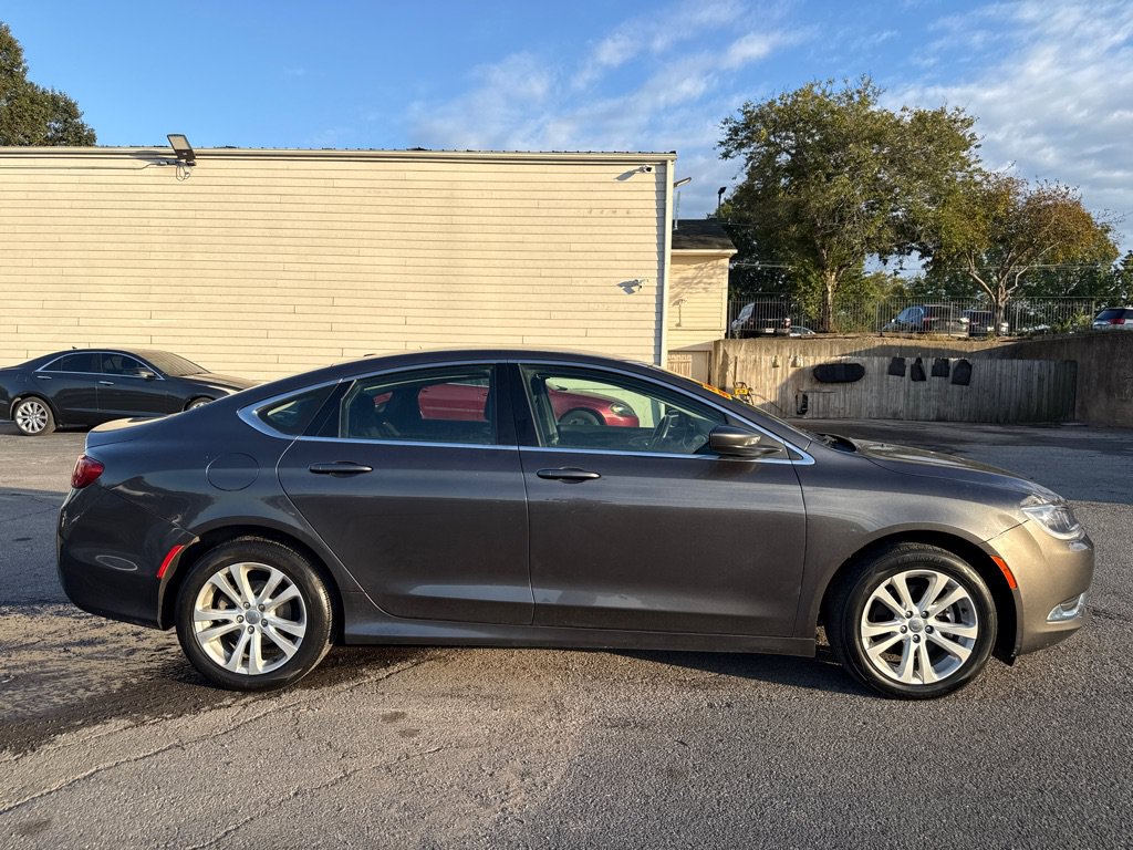 Used 2015 Chrysler 200 Limited w/ Convenience Group FWD image 5