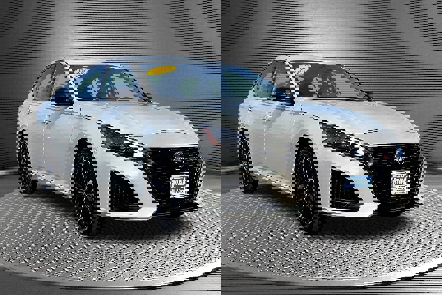 Used 2023 Nissan Altima 2.5 SR w/ SR Premium Package image 1