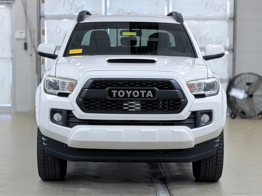 Used 2017 Toyota Tacoma TRD Sport w/ Tow Package AWD/4WD image 2