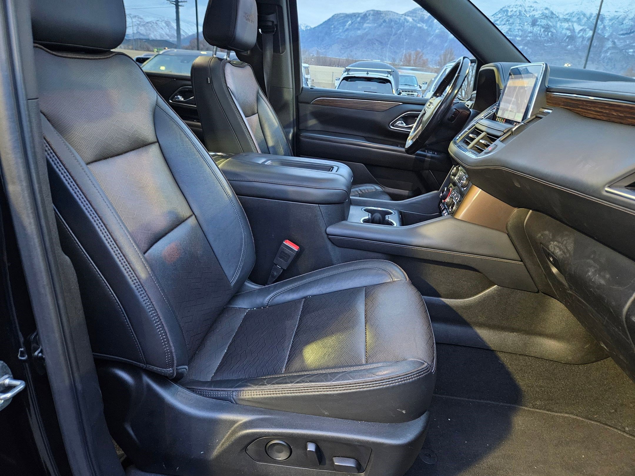 Used 2021 Chevrolet Suburban High Country w/ Premium Package image 34