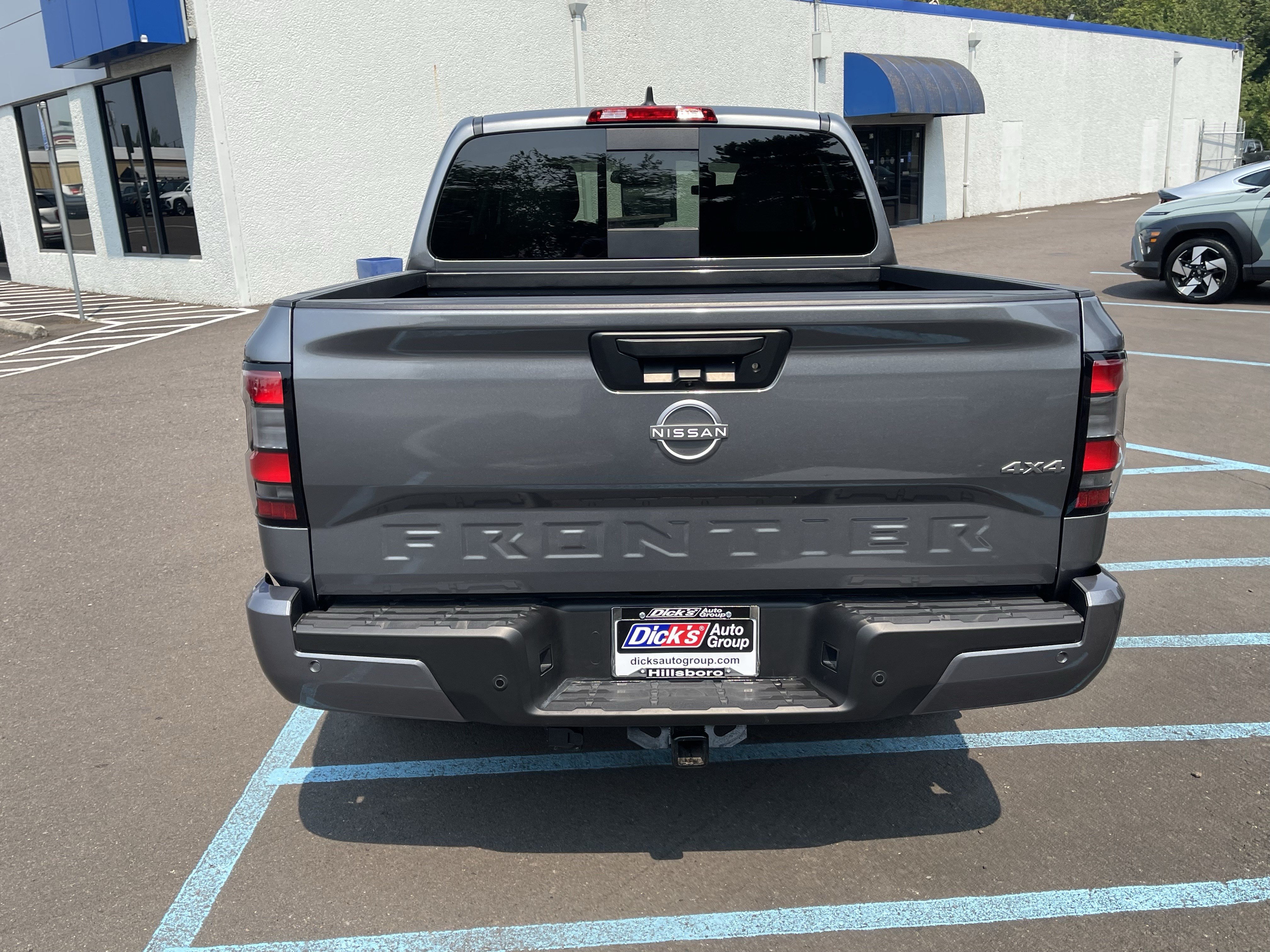 Used 2025 Nissan Frontier SV AWD/4WD image 4