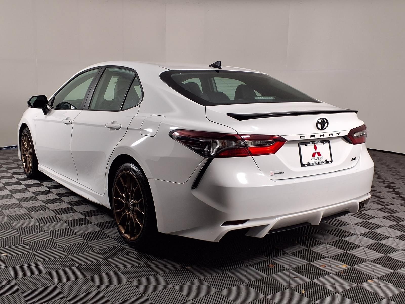 Used 2023 Toyota Camry SE w/ Convenience Package FWD image 5
