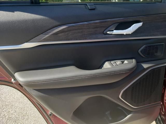 New 2024 Jeep Grand Cherokee Limited w/ Luxury Tech Group II image 12