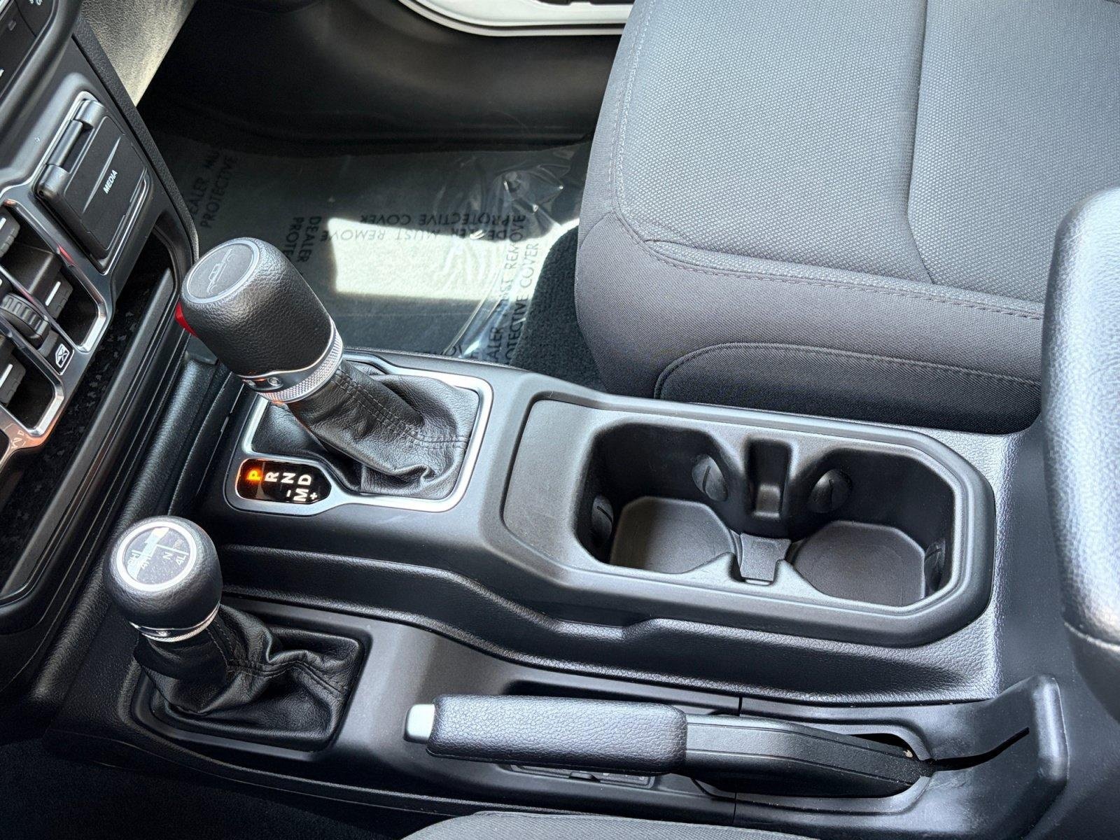Used 2023 Jeep Gladiator Sport AWD/4WD image 19