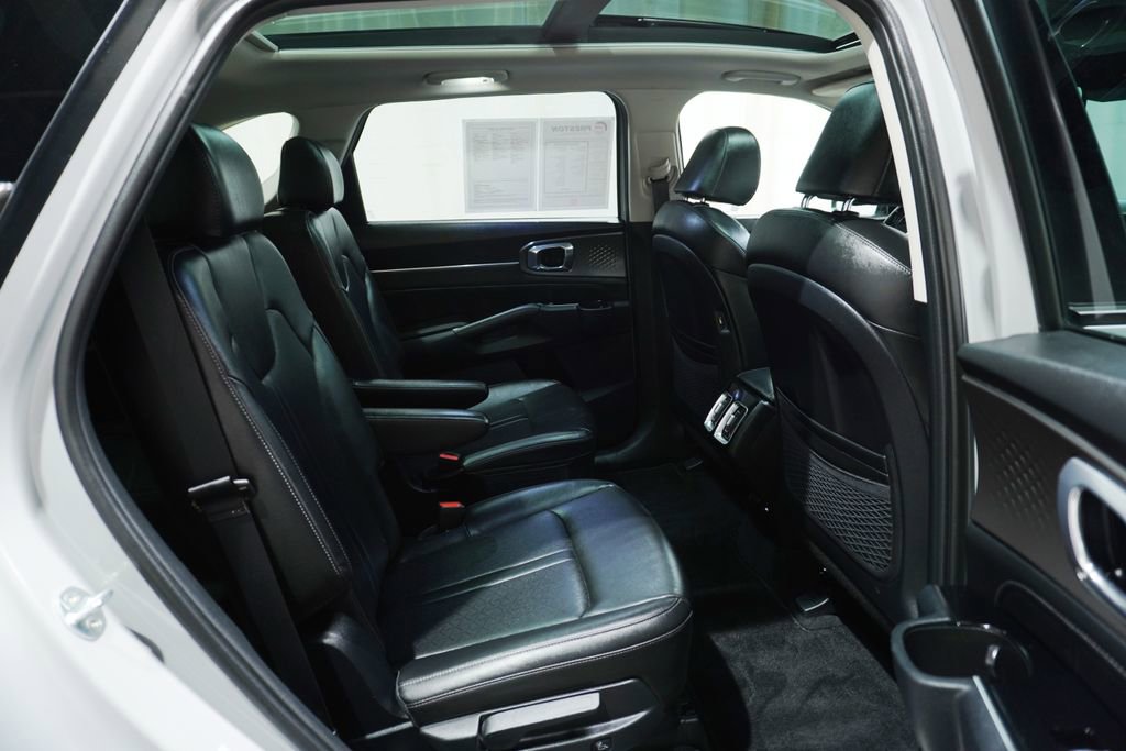 Used 2022 Kia Sorento SX image 16