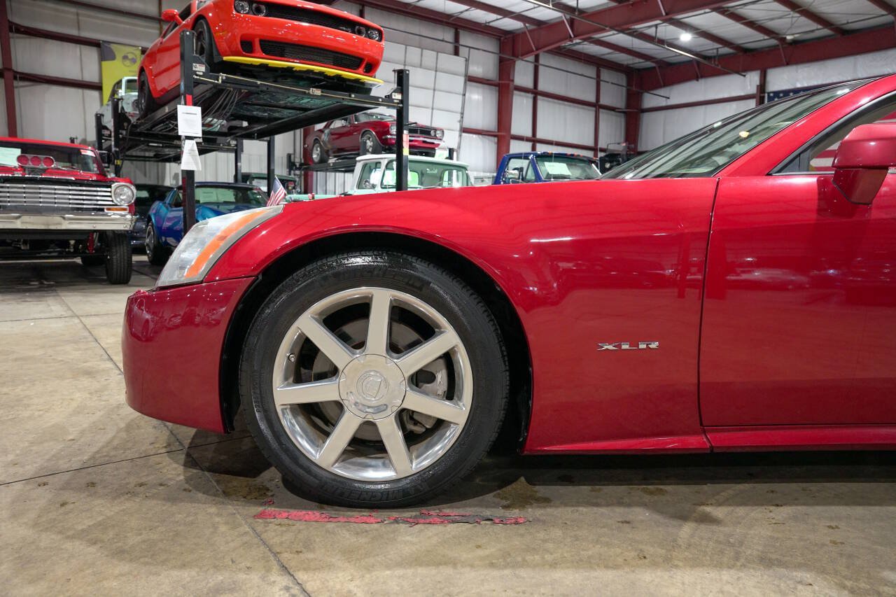 Used 2005 Cadillac XLR RWD image 3