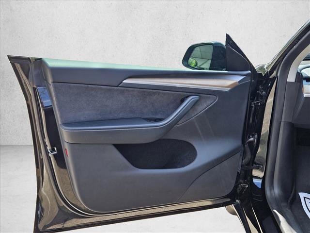 Used 2025 Tesla Model Y Long Range RWD image 12