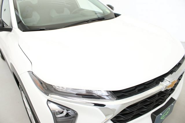 Certified 2025 Chevrolet Trax LS FWD image 12