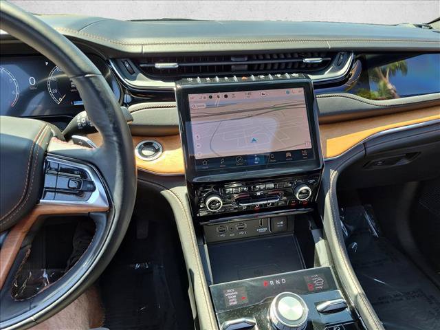 Used 2023 Jeep Grand Cherokee Summit AWD/4WD image 15