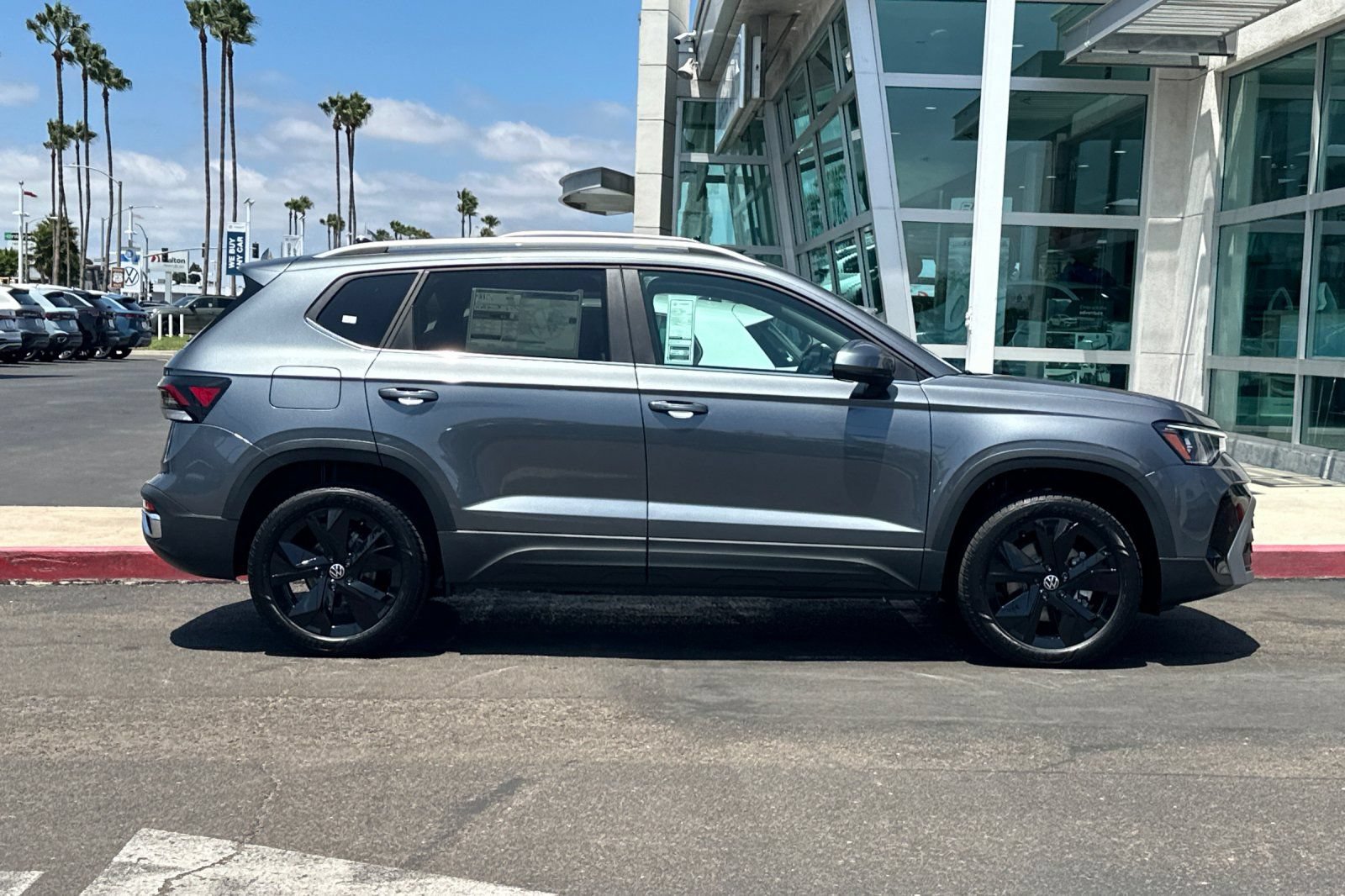 New 2026 Volkswagen Taos SE FWD image 4