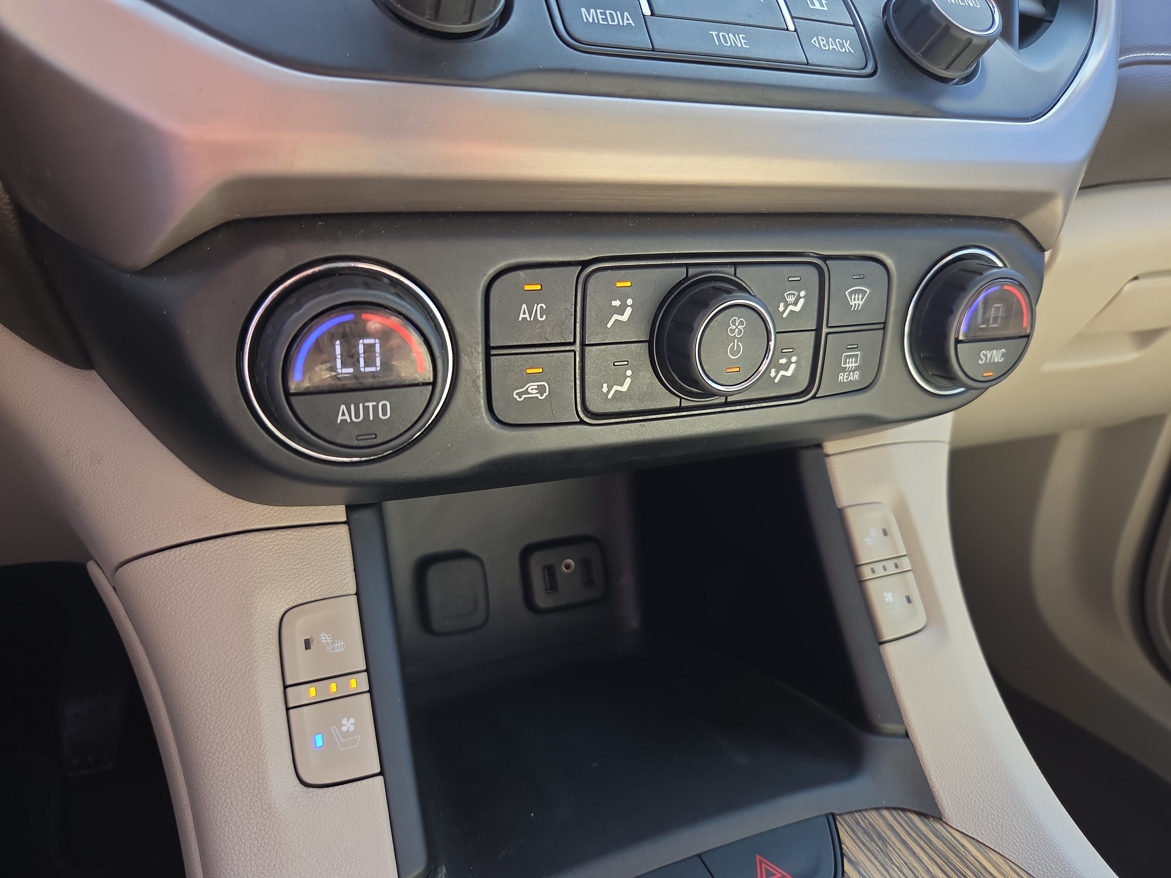 Used 2019 GMC Acadia Denali w/ Technology Package FWD image 24