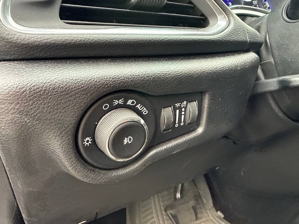 Used 2019 Chrysler Pacifica Touring-L Plus w/ S Appearance Package FWD image 17