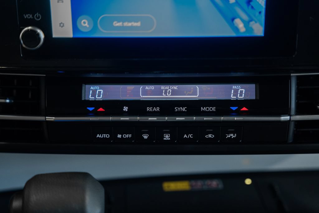 Used 2025 Toyota Sienna LE FWD image 20