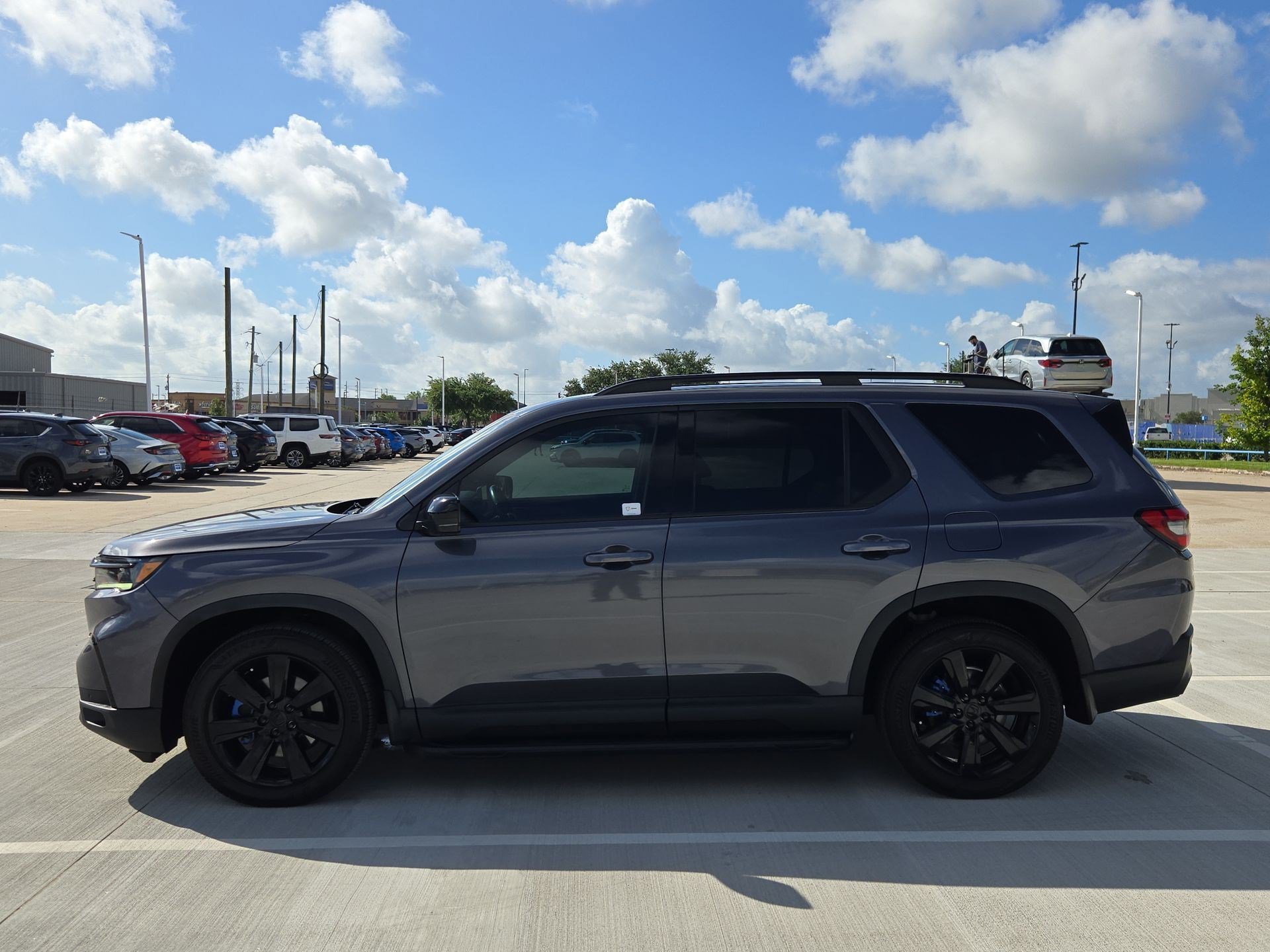 Used 2025 Honda Pilot Black Edition image 7