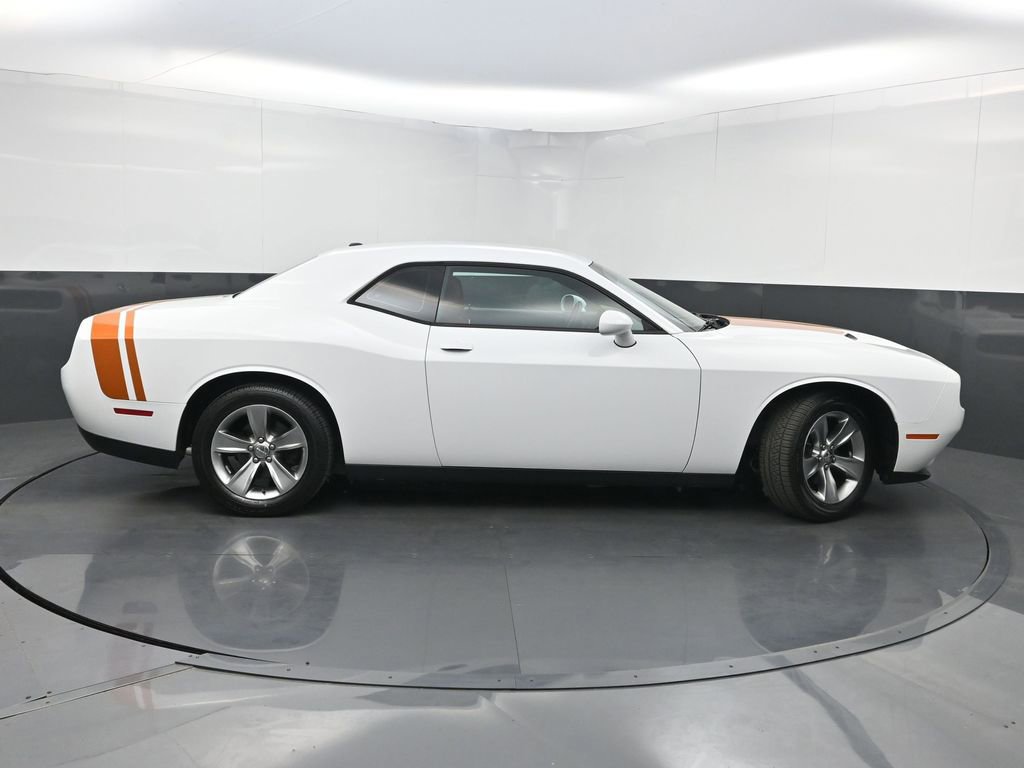 Used 2016 Dodge Challenger SXT image 37