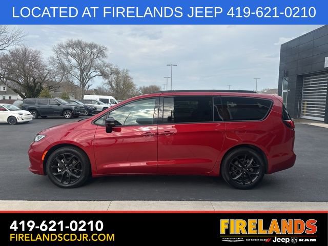 Used 2024 Chrysler Pacifica Limited w/ S Appearance Package FWD image 4