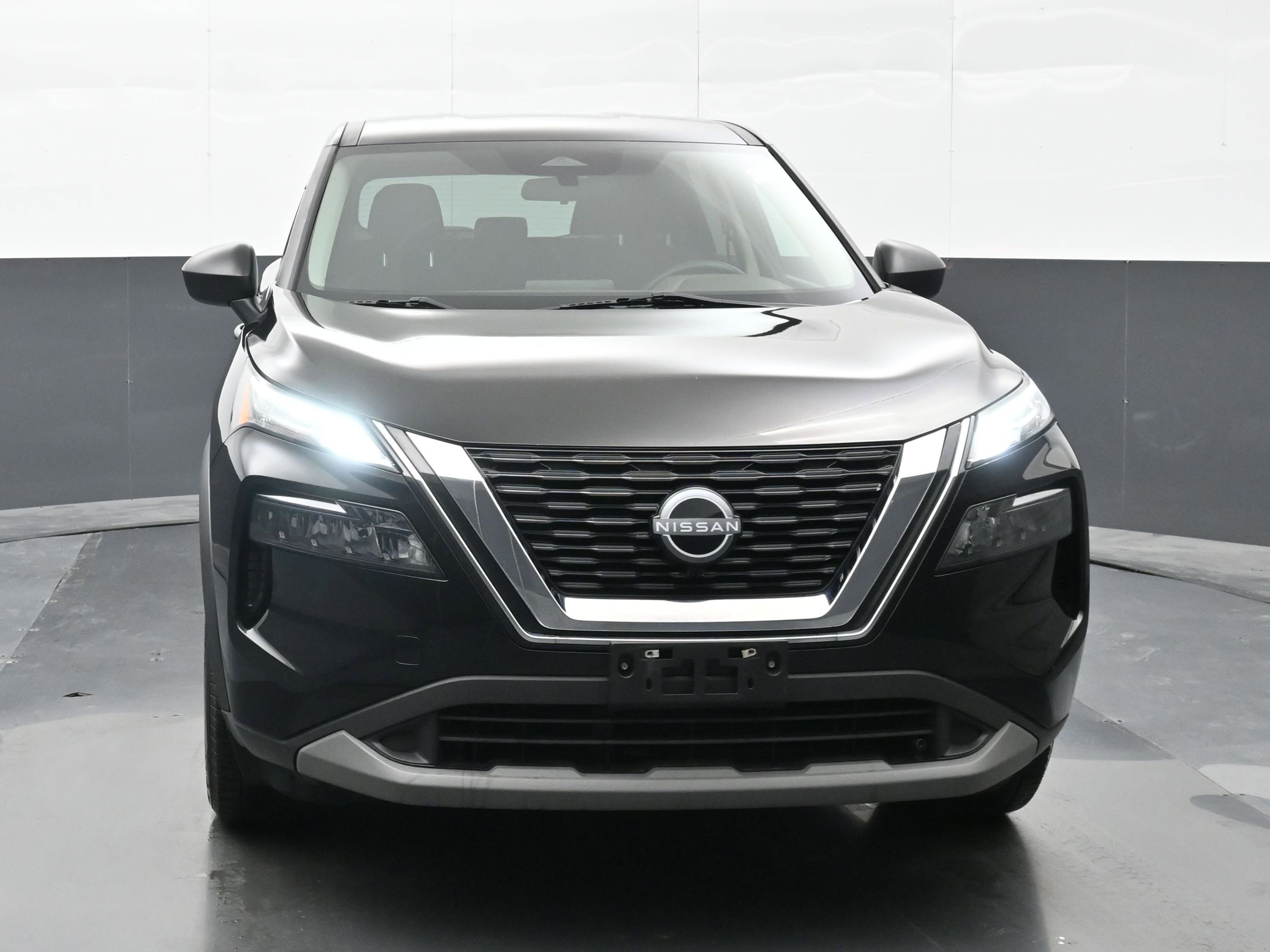 Used 2023 Nissan Rogue S AWD/4WD image 7