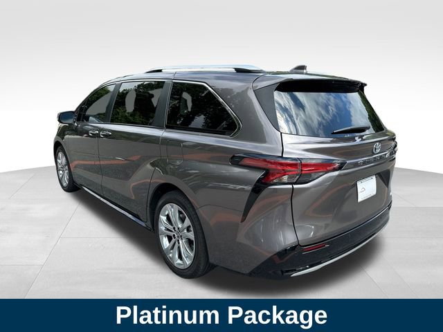 Used 2024 Toyota Sienna Platinum image 3