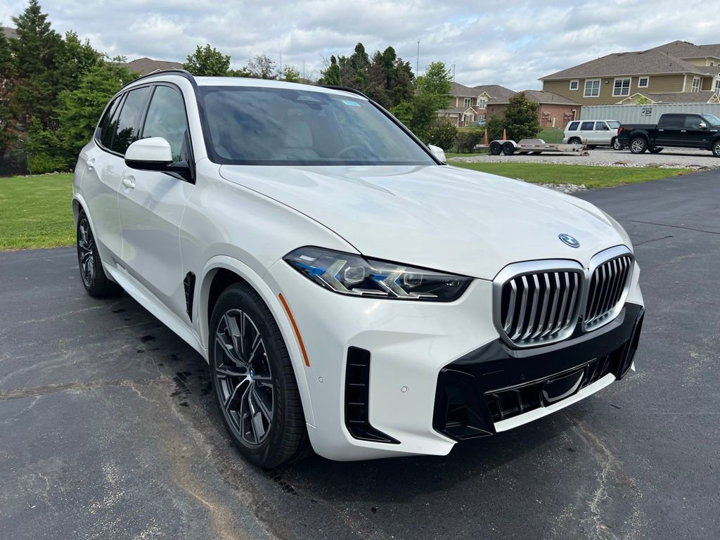 Certified 2025 BMW X5 xDrive50e w/ M Sport Package image 3