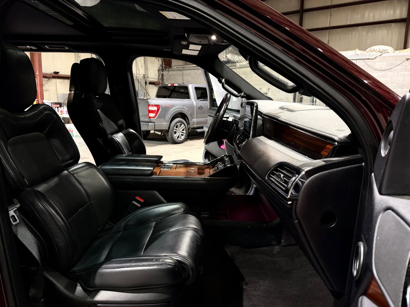 Used 2019 Lincoln Navigator Select w/ Technology Package RWD image 26