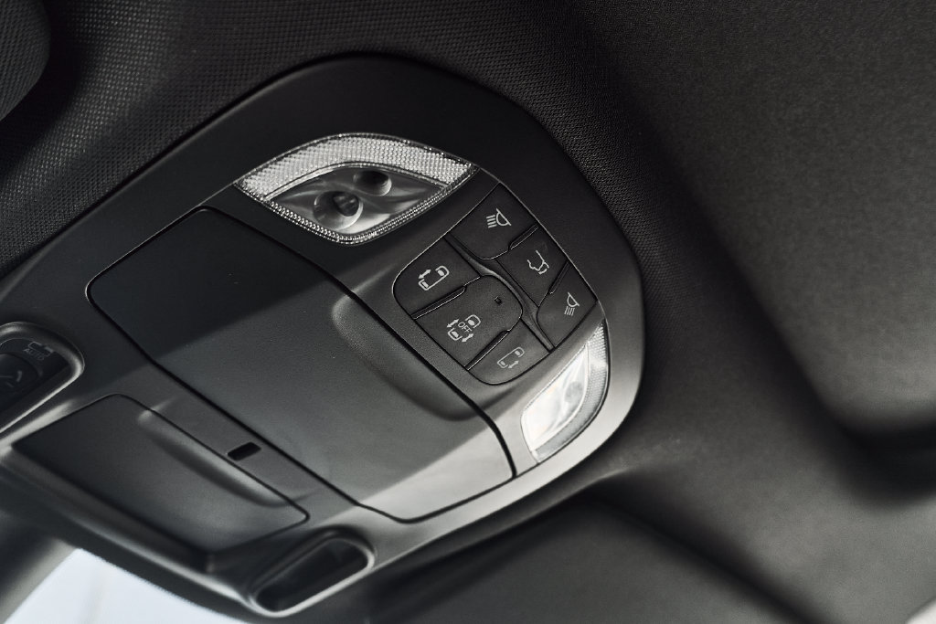 Used 2025 Chrysler Pacifica Limited FWD image 47