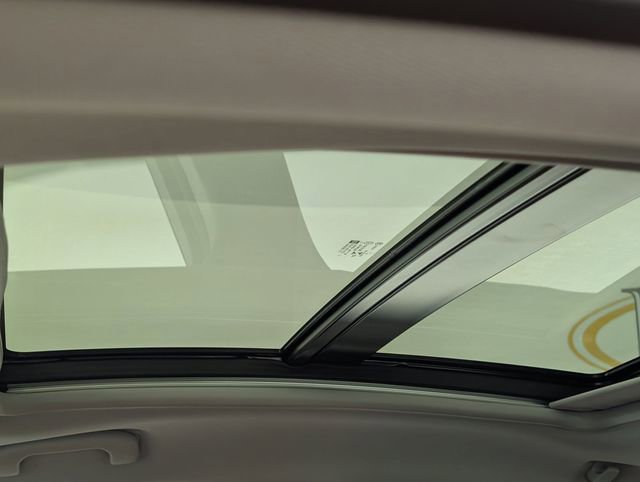 Used 2018 Chevrolet Malibu Premier w/ Premier Sun and Wheel Package FWD image 13