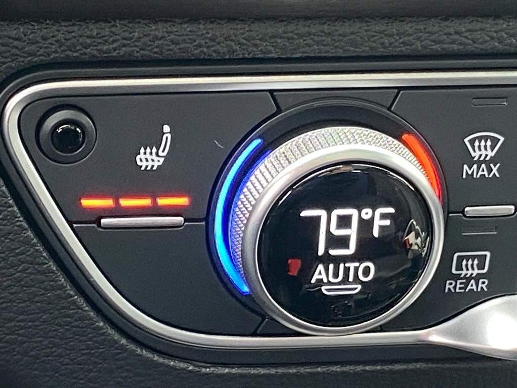 Used 2024 Audi Q5 e Premium w/ Convenience Package image 17