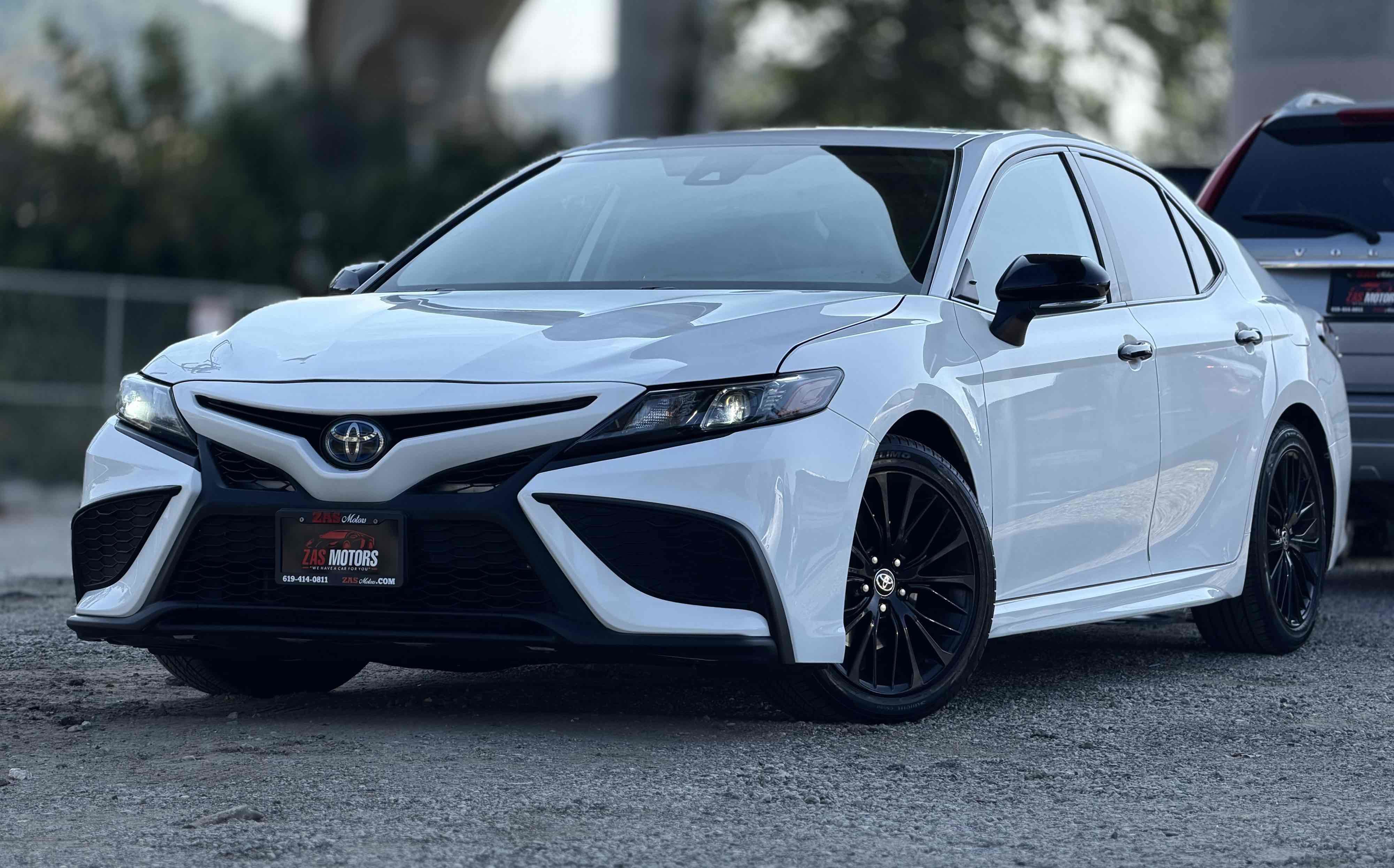 Used 2022 Toyota Camry SE FWD image 1