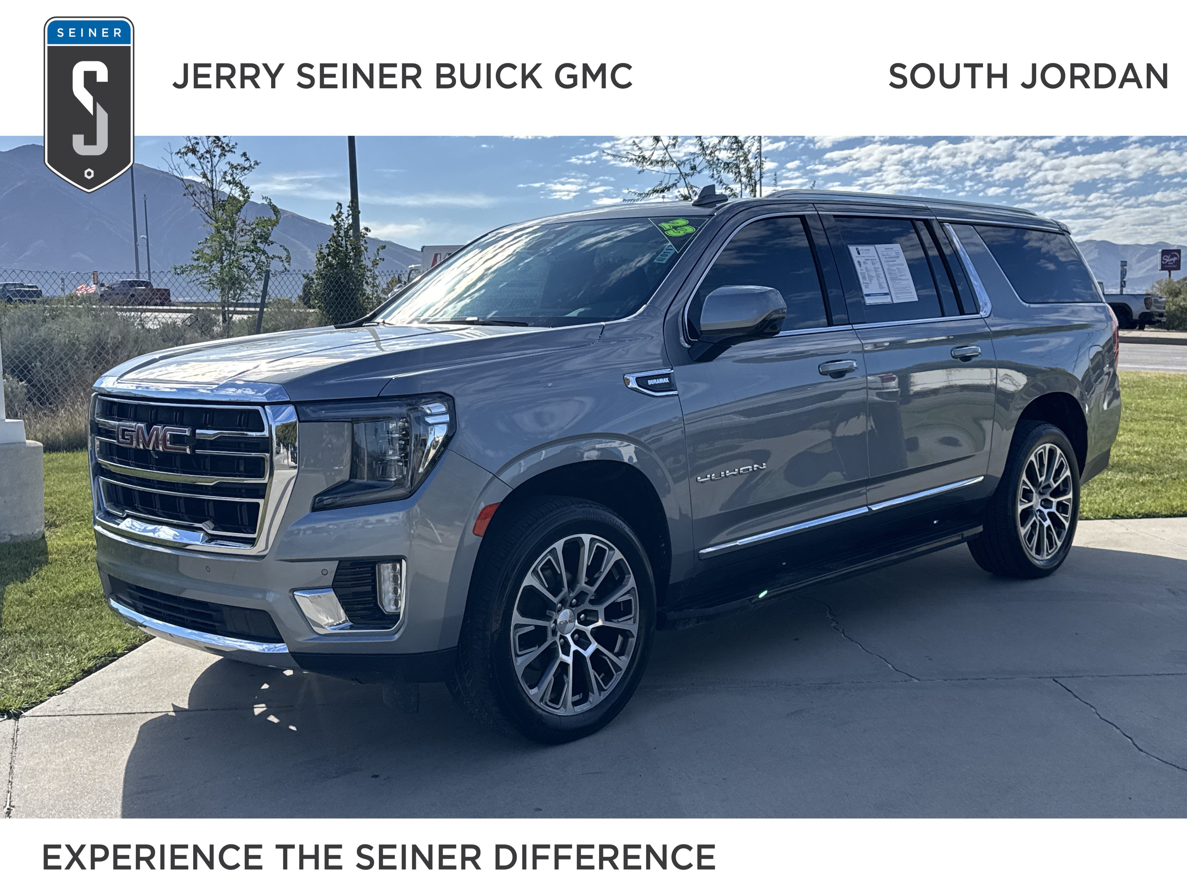 Used 2023 GMC Yukon XL SLT w/ SLT Premium Package AWD/4WD image 1