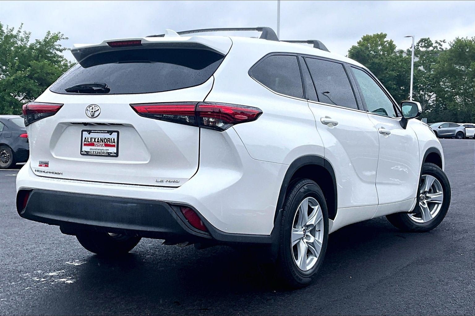 Used 2021 Toyota Highlander LE AWD/4WD image 12