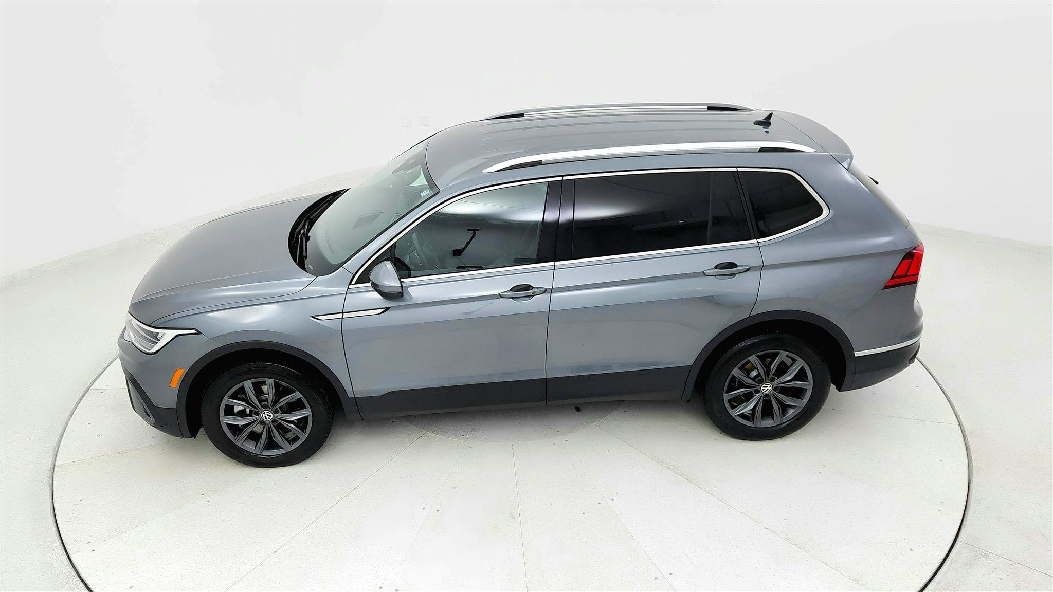 Used 2024 Volkswagen Tiguan SE image 14