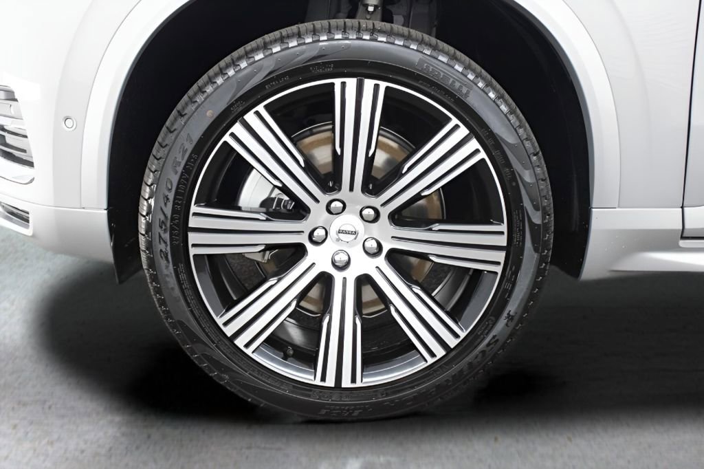 Certified 2025 Volvo XC90 T8 Plus w/ Protection Package Premier image 5