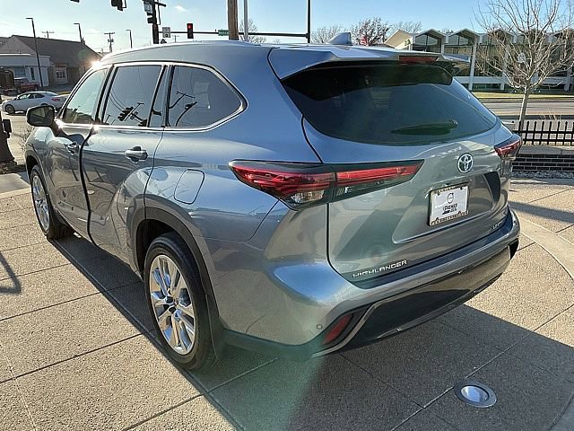 Used 2023 Toyota Highlander Limited image 10