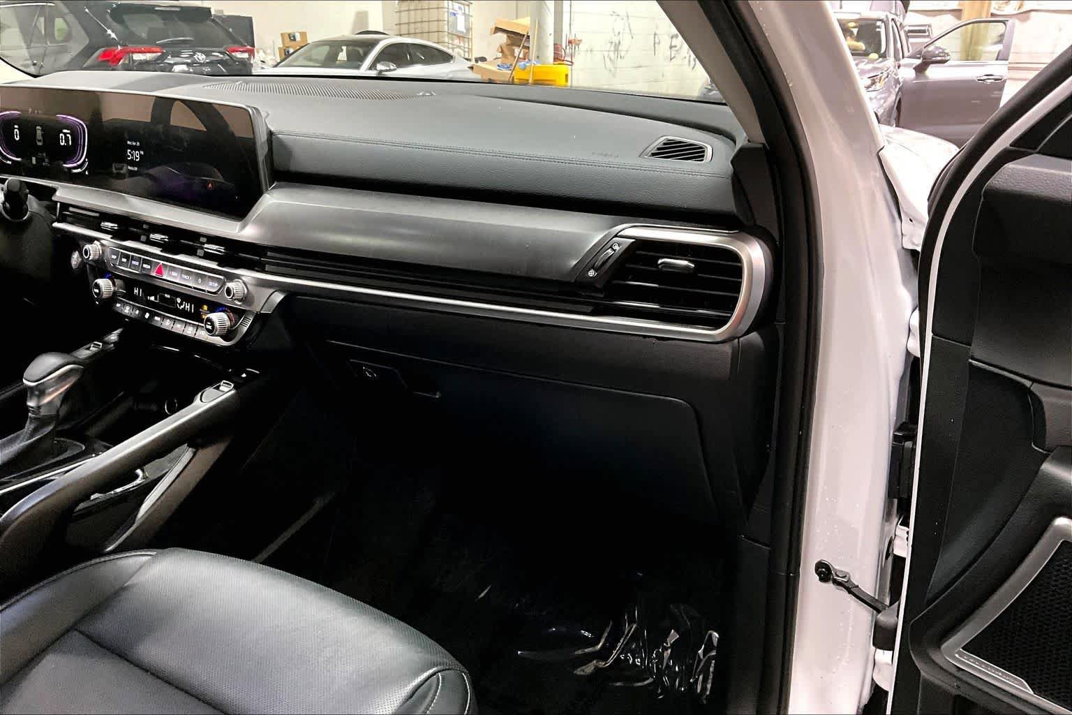 Used 2025 Kia Telluride S AWD/4WD image 19