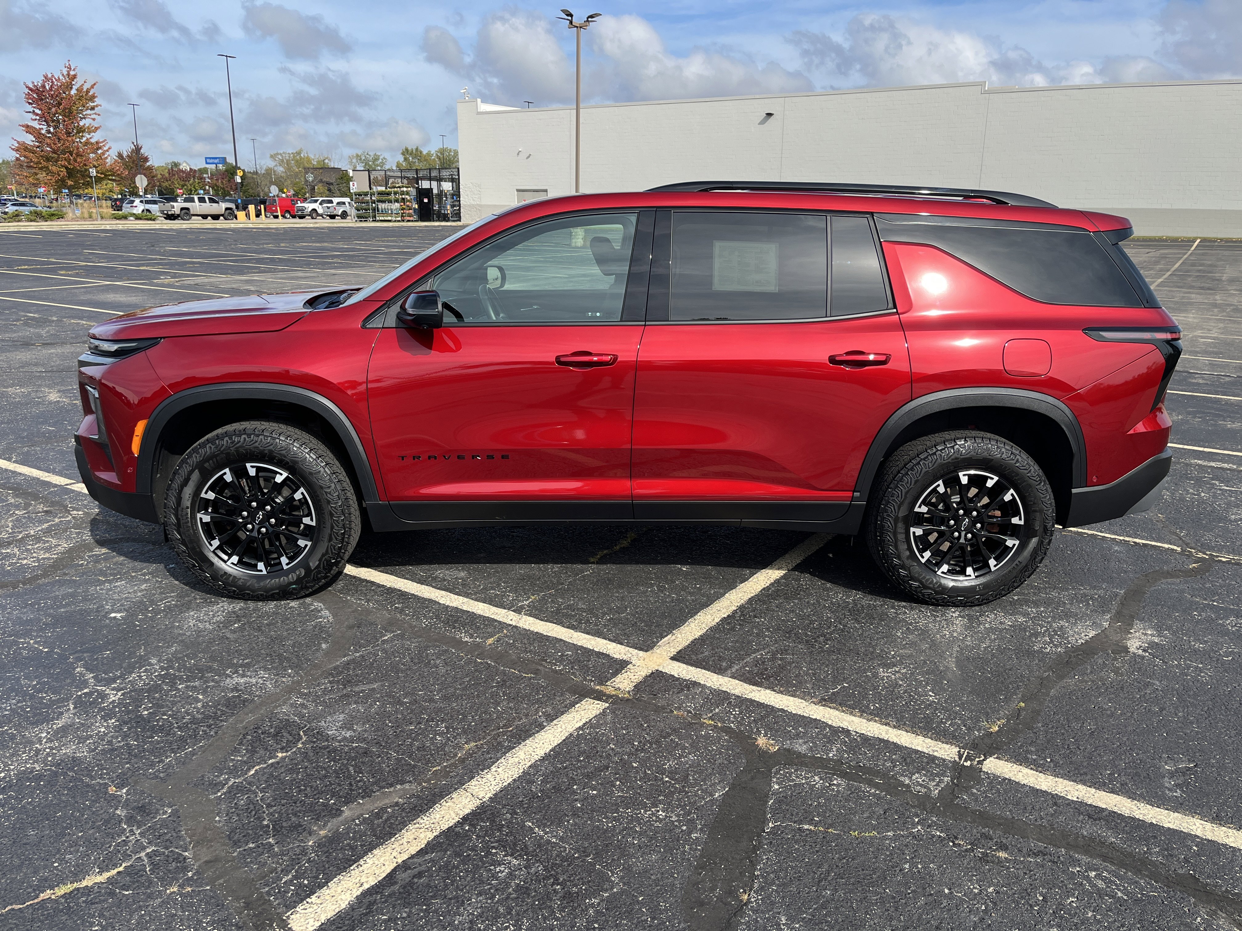 Used 2024 Chevrolet Traverse Z71 w/ Enhanced Driving Package image 3
