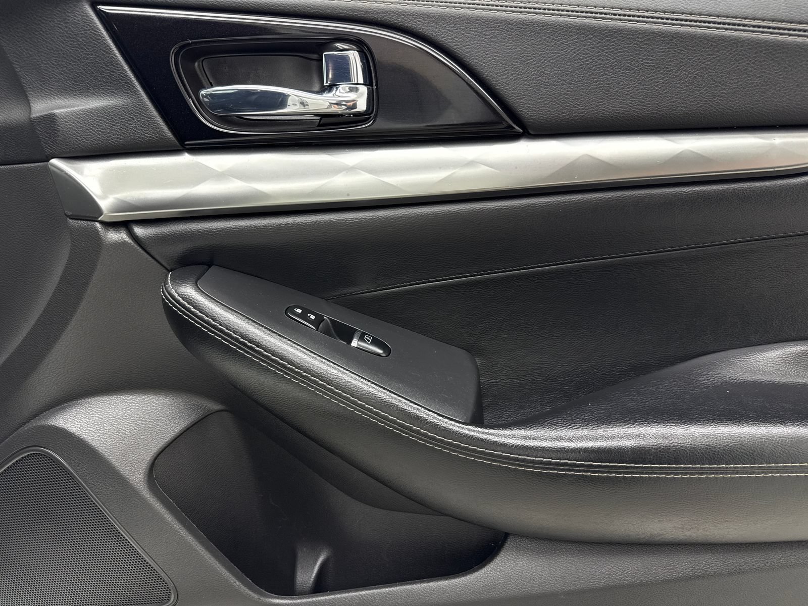 Used 2022 Nissan Maxima SV w/ Floor Mat Group FWD image 43