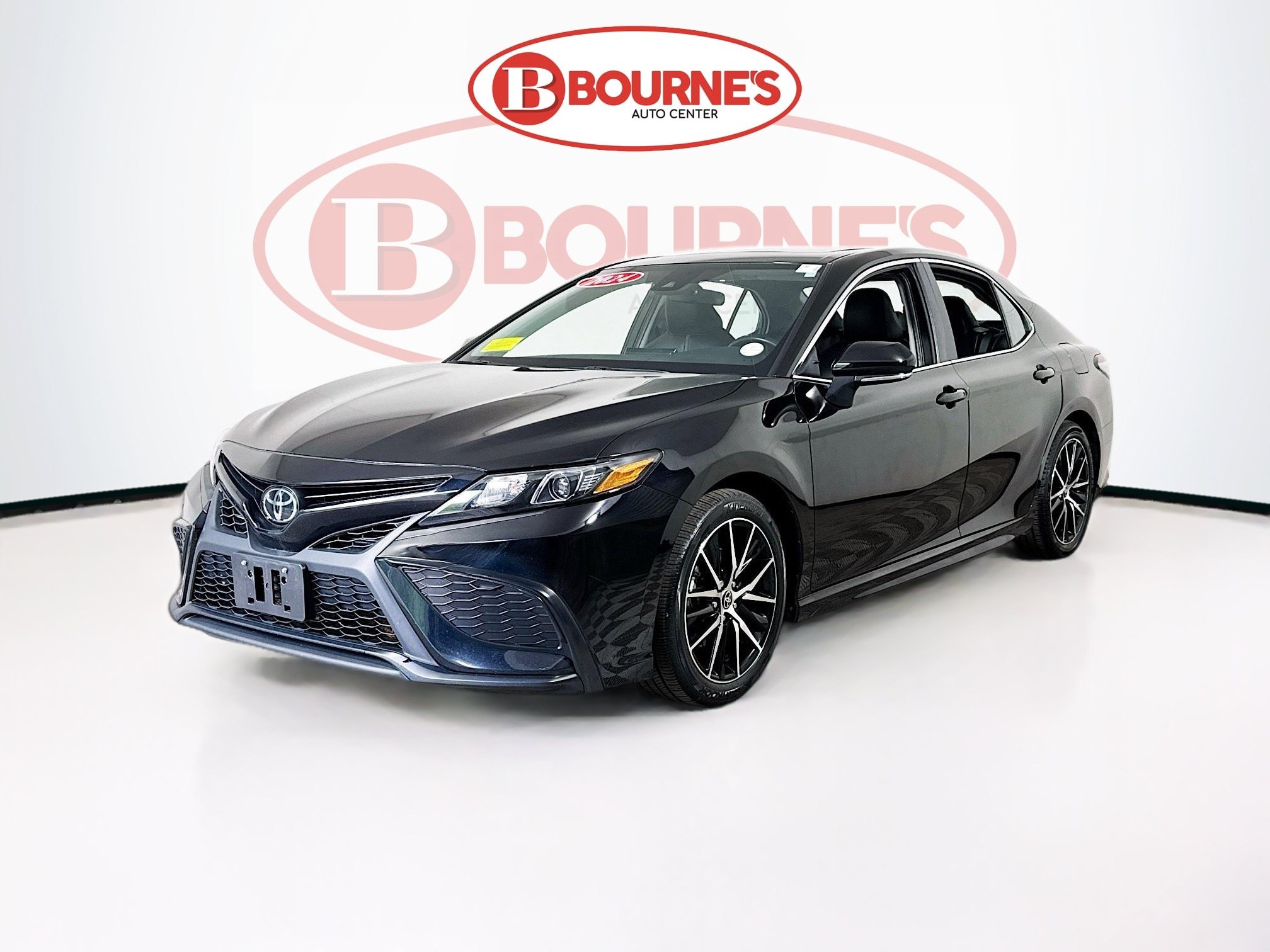 Used 2024 Toyota Camry SE w/ Cold Weather Package AWD/4WD image 6
