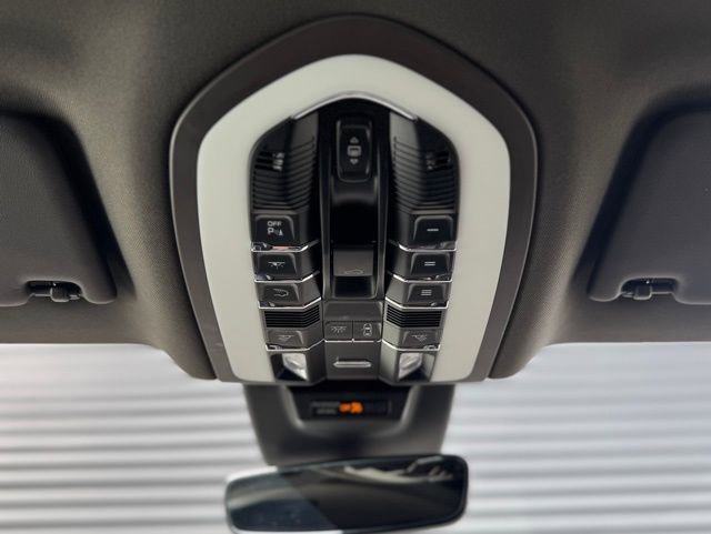 Certified 2023 Porsche Macan image 24