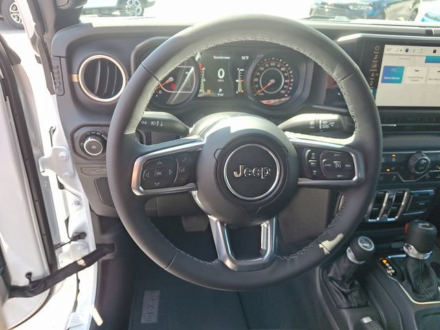 New 2025 Jeep Wrangler Unlimited Sahara AWD/4WD image 9