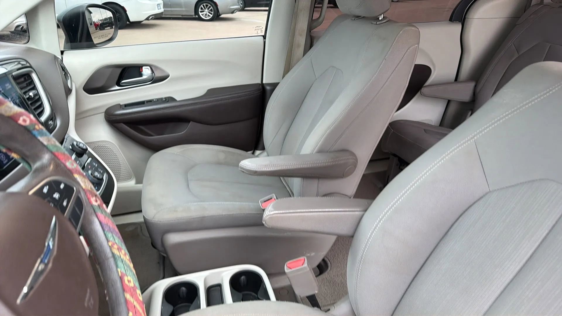 Used 2017 Chrysler Pacifica Touring image 44