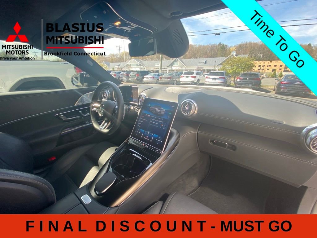 Used 2022 Mercedes-Benz SL 55 AMG 4MATIC w/ Driver Assistance Package image 39